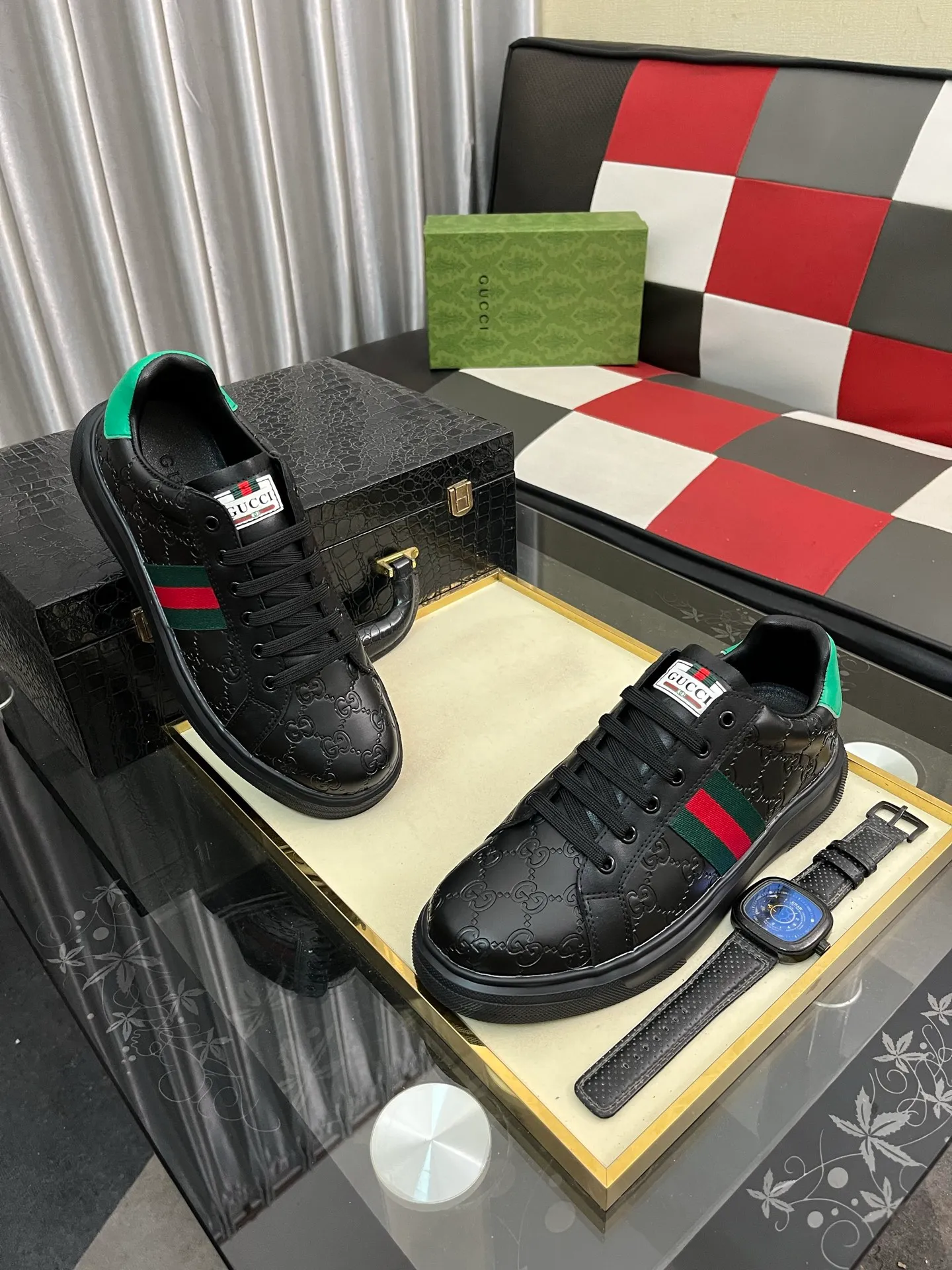 Men's shoes 💰420⌚️⌚️ [Gucci·Gucci] Original quality. ~ Unique modern style sneakers. 🏃A must-have casual shoe for trendy men😍😍 Original brand imported from Italy, imported original leather, sheep lining (refuses to discolor and grind feet) Sole: Original sole provided by the original factory, French lazy style design ⚠️Fit to the feet, original quality, super comfortable original sole. Code number: 38-442️⃣Colors available